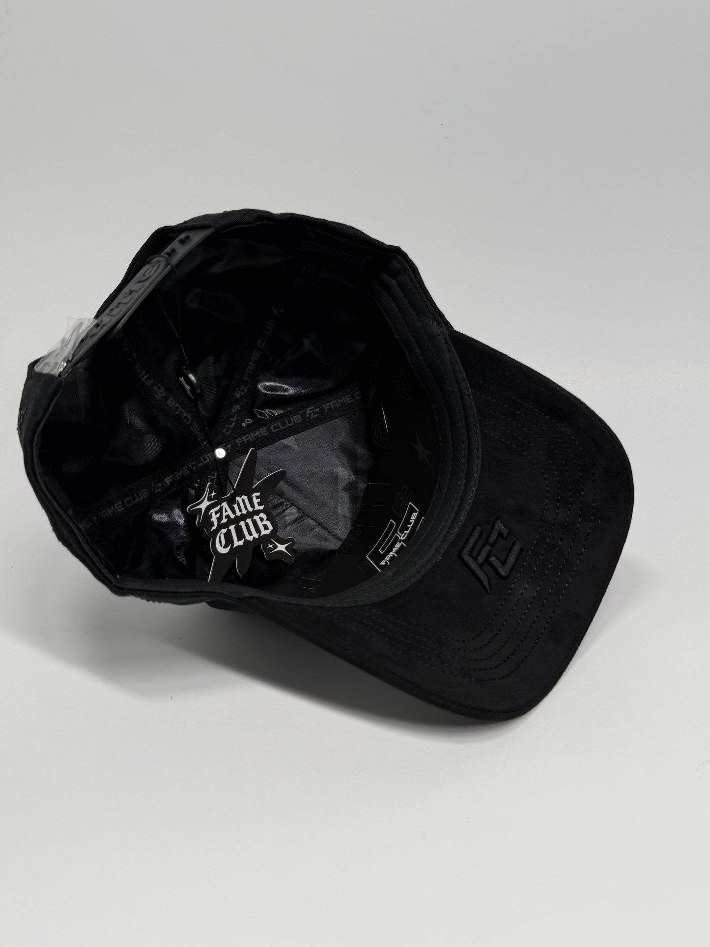 FAME CLUB X SAMATHA HATS TOTAL BLACK