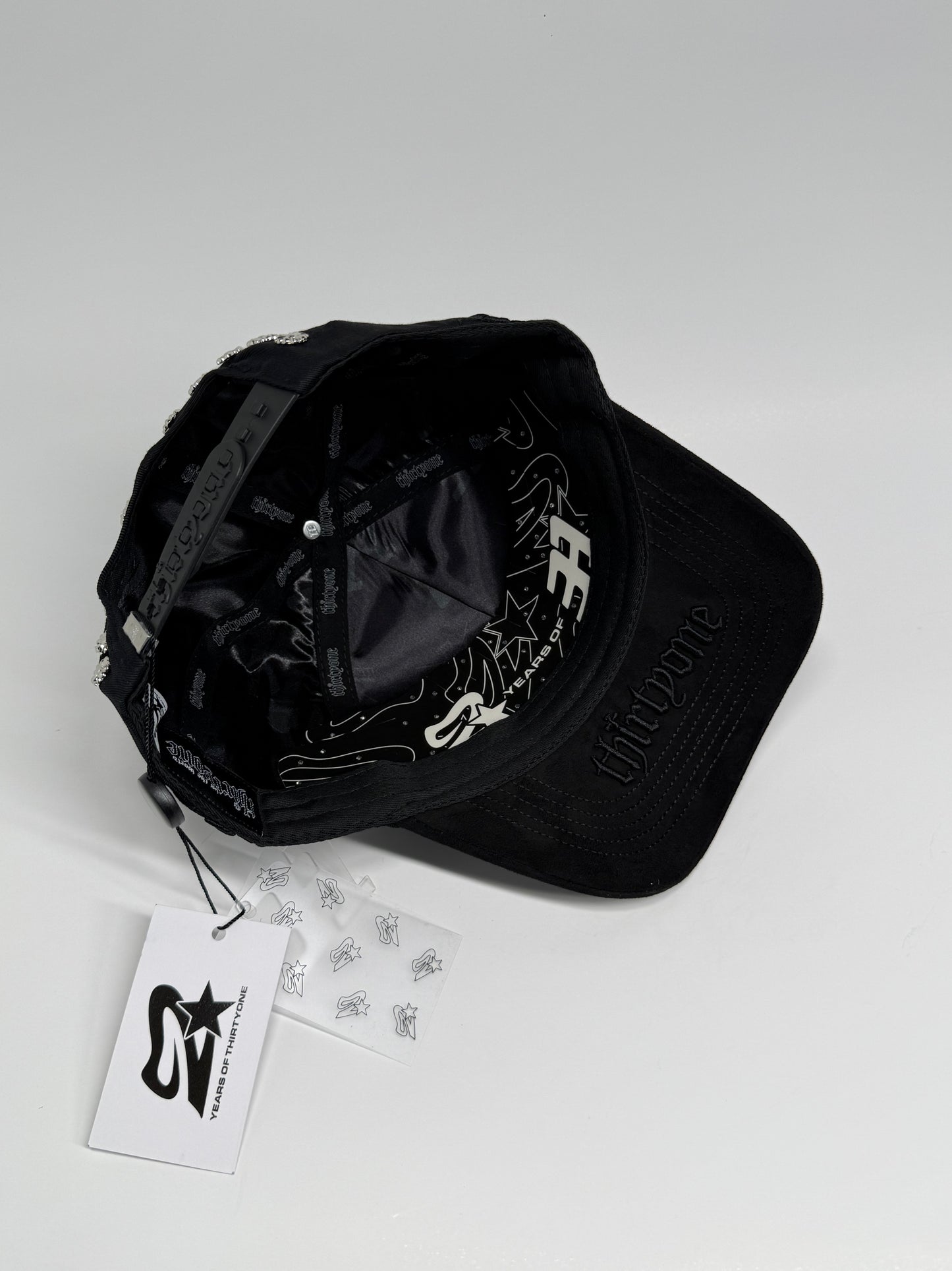 ThirtyOne "31 vs The World" Premium Chrome Studded Snapback Hat – Matte Black