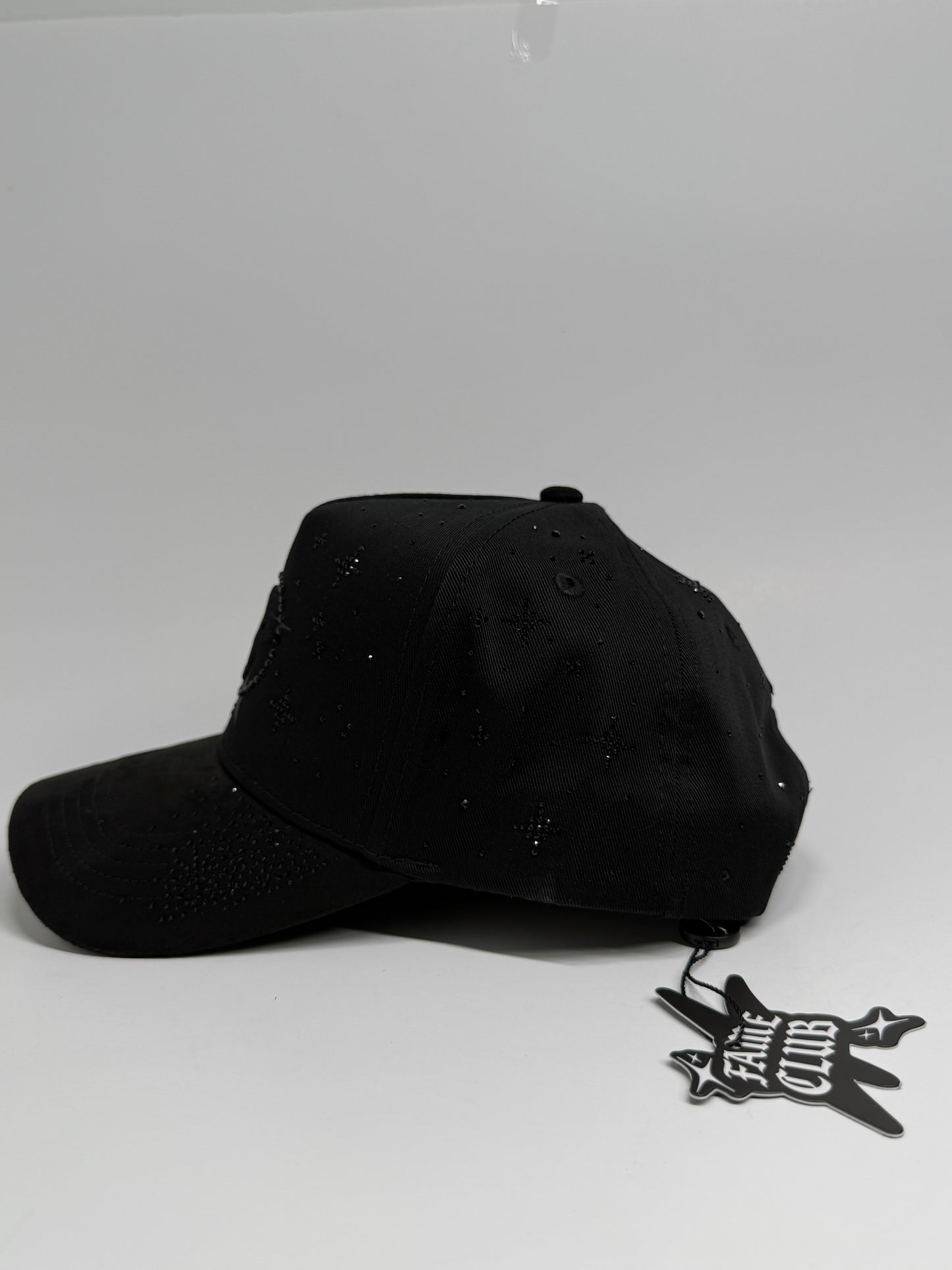 FAME CLUB X SAMATHA HATS TOTAL BLACK
